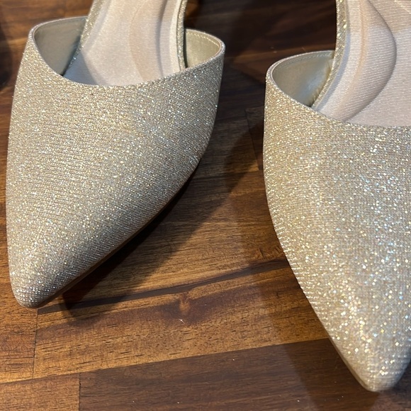 Anne Klein Fararia Iflex Pointed Toe Kitten Heel Pump in Gold Size 9.5M - Picture 13 of 13